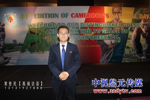 常世民在喀麦隆国庆V.jpg
